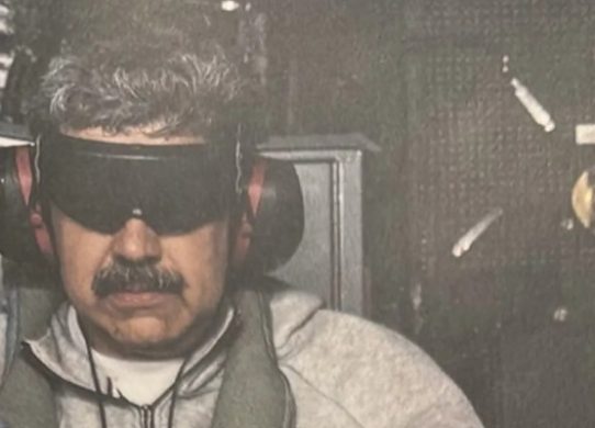 মার্কিন যুদ্ধজাহাজে বন্দী মাদুরোর প্রথম ছবি প্রকাশ