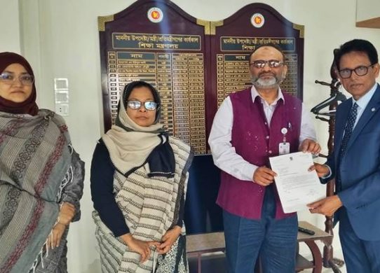 ঢাবি উপাচার্য নিয়াজ আহমেদ খানের পদত্যাগ