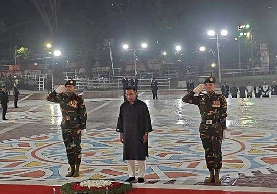 ভাষা শহীদদের প্রতি রাষ্ট্রপতি ও প্রধানমন্ত্রীর শ্রদ্ধা