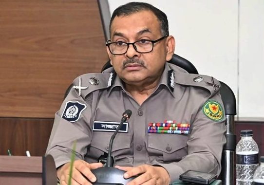 পদত্যাগপত্র জমা দিয়েছেন ডিএমপি কমিশনার