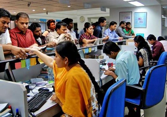 ছয় মাসে ব্যাংক ও আর্থিক খাতে নারী কর্মী কমেছে ৭৭০ জন