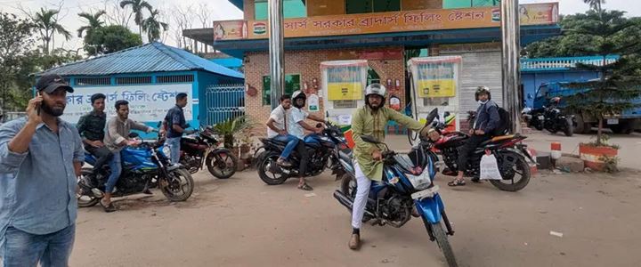 সারাদেশে জ্বালানি তেলের সরবরাহে চাপ