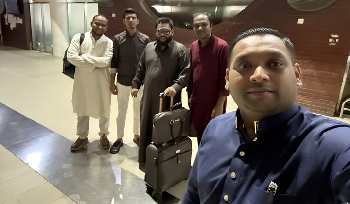 সিন্ডিকেটের চাপে দেশ ছাড়লেন নবীন পাঞ্জাবির মালিক