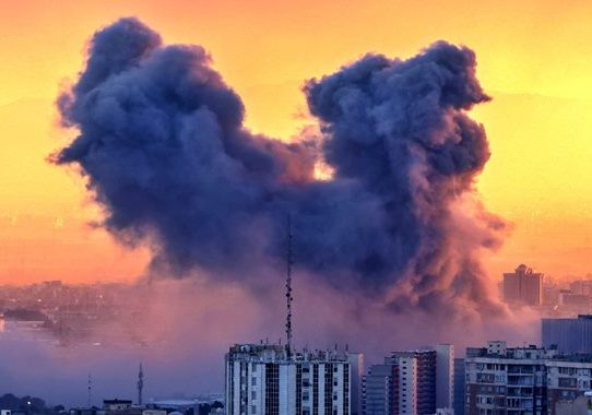 ইরানের কাছে নিঃশর্ত আত্মসমর্পণ দাবি করলেন ট্রাম্প