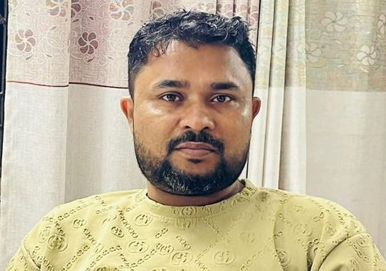 স্বেচ্ছাসেবক দলের নেতা গ্রেফতার, র‌্যাবের ওপর হামলা