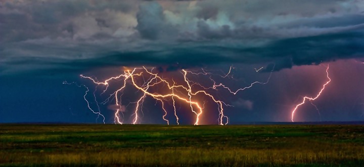 বজ্রপাতে আট জেলায় ১৫ জনের মৃত্যু