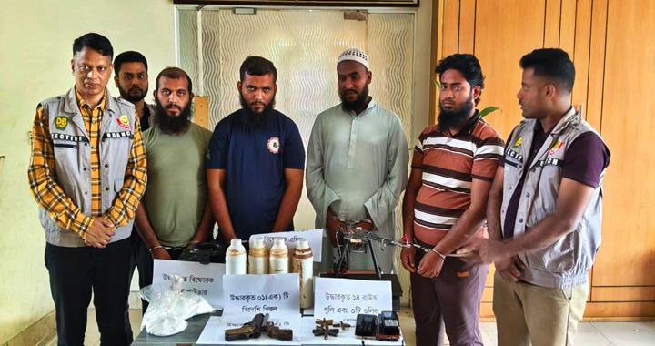 ‘উগ্রবাদী সংগঠনের’ ৪ সদস্য গ্রেফতার, আগ্নেয়াস্ত্র উদ্ধার