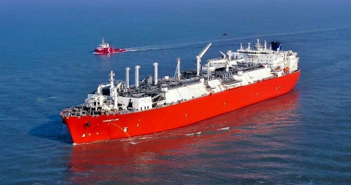 চট্টগ্রাম বন্দরে ডিজেল ও অকটেনবাহী চার জাহাজ