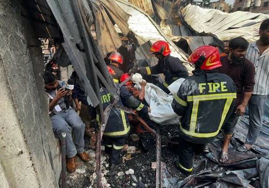 গ্যাস লাইটার কারখানায় আগুন: ৫ মরদেহ উদ্ধার