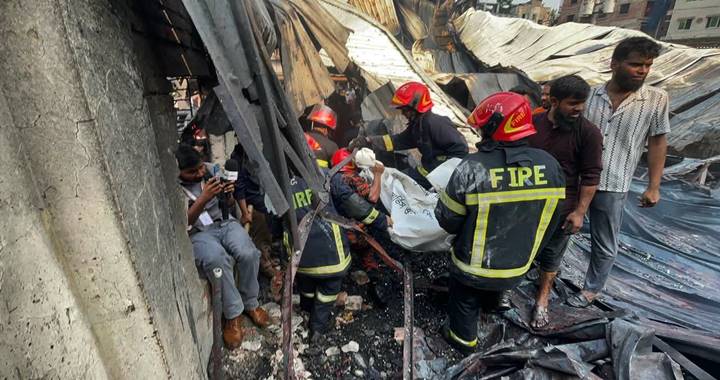 গ্যাস লাইটার কারখানায় আগুন: ৫ মরদেহ উদ্ধার