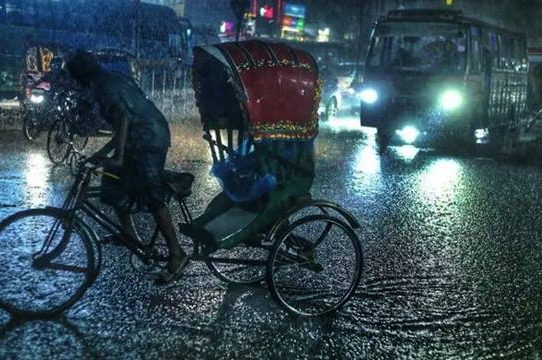 ধেয়ে আসছে বৃষ্টিবলয় ‌‘গর্জন’