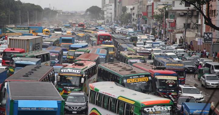 বাসভাড়া পুনর্নির্ধারণের পায়তারা করছে শ্রমিক সংগঠন