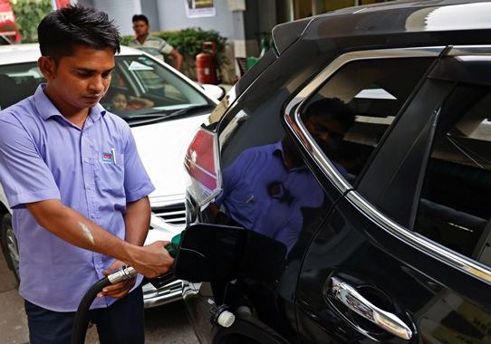 লিটারে জ্বালানি তেলের দাম বাড়ল ১৫ থেকে ২০ টাকা