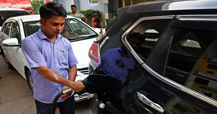 লিটারে জ্বালানি তেলের দাম বাড়ল ১৫ থেকে ২০ টাকা