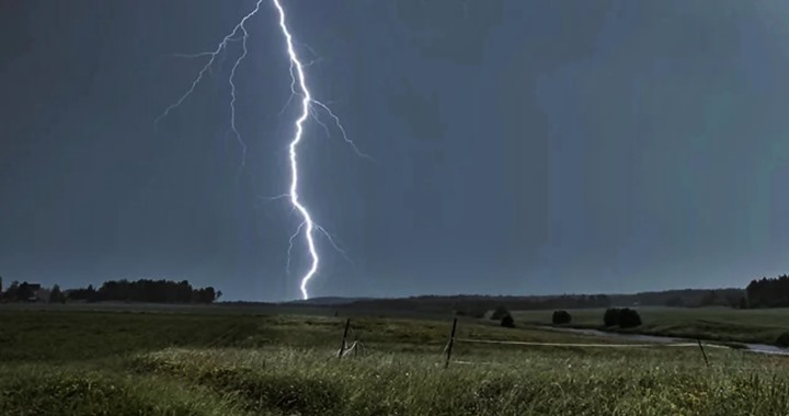 ছয় জেলায় বজ্রপাতে ১২ জন নিহত