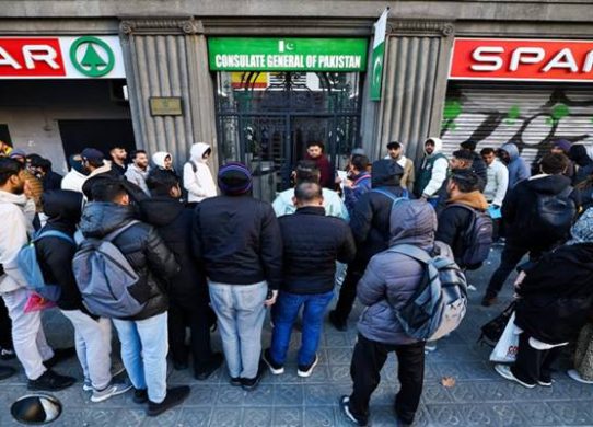 স্পেনে বাংলাদেশিসহ নথিহীন ৫ লাখ অভিবাসী বৈধতা পাচ্ছেন