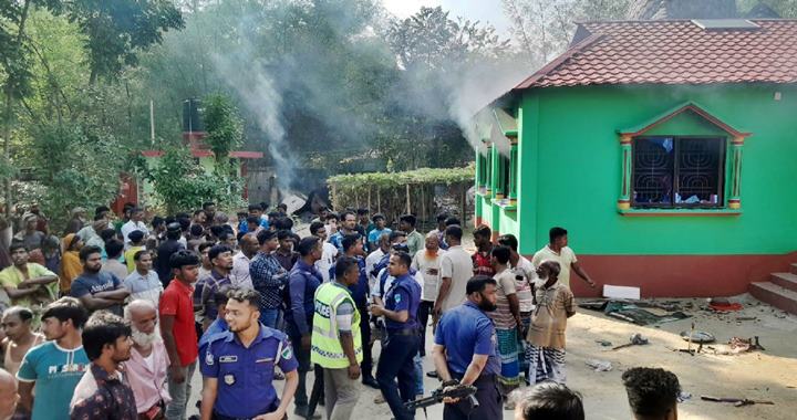 কুষ্টিয়ায় আস্তানায় হামলা, পীরকে পিটিয়ে হত্যা