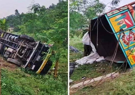 টাঙ্গাইলে রডবোঝাই ট্রাক উল্টে নিহত ১৫