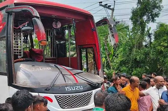 ঈদের আনন্দযাত্রায় সড়কে ২২ জনের মৃত্যু