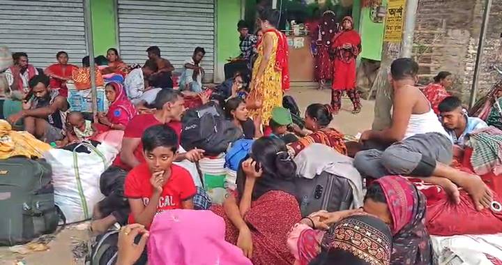 বাংলাদেশে ফিরতে ভারতীয় সীমান্তে অসংখ্য মানুষ