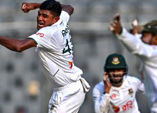 দেশের মাটিতে পাকিস্তানের বিপক্ষে ঐতিহাসিক টেস্ট জয়