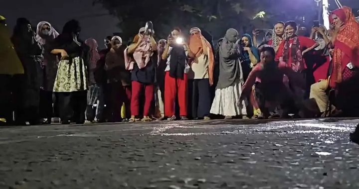 ছাত্ররাজনীতি নিষিদ্ধের দাবিতে ইডেন কলেজে বিক্ষোভ