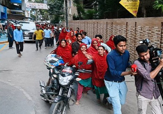আদ্-দ্বীন হাসপাতালে সাংবাদিকদের ওপর হামলা