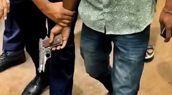 কক্সবাজারে আদালত চত্বরে স্বেচ্ছাসেবক দলের নেতা গুলিবিদ্ধ