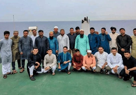 হরমুজে জাহাজে ঈদের নামাজ পড়লেন ৩১ বাংলাদেশি নাবিক