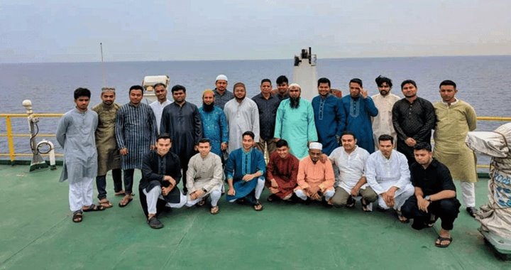 হরমুজে জাহাজে ঈদের নামাজ পড়লেন ৩১ বাংলাদেশি নাবিক