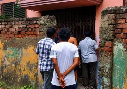 মাদারীপুরে আত্মীয়ের বাসায় সন্তানসহ দম্পতির মৃত্যু