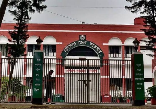 দেশের ৭৫টি কারাগারে ধারণক্ষমতার ১.৭ গুণ বন্দি আটক