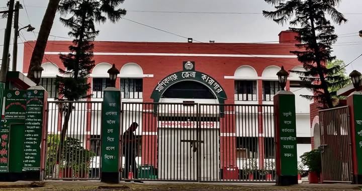 দেশের ৭৫টি কারাগারে ধারণক্ষমতার ১.৭ গুণ বন্দি আটক