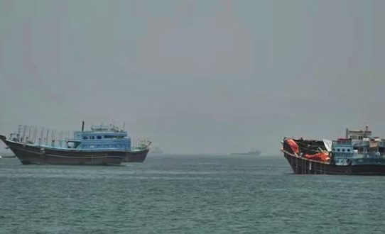 হরমুজ প্রণালিতে তেলবাহী ট্যাংকারে হামলা