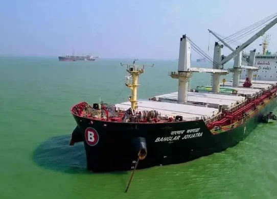 হরমুজ প্রণালি অতিক্রম করল ‘বাংলার জয়যাত্রা’