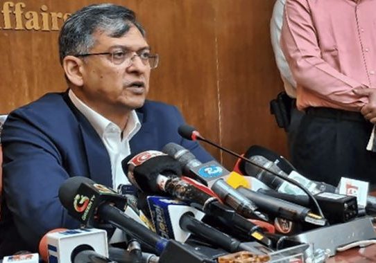 সীমান্ত হত্যা নিয়ে ভিন্নমত জানালেন স্বরাষ্ট্রমন্ত্রী