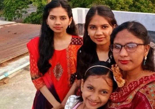 লক্ষ্মীপুরে মা-বোনসহ ঢাবি ছাত্রীকে কুপিয়ে হত্যা