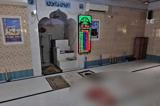 খুলনায় মসজিদের ভেতরে দুই মুসল্লিকে গুলি