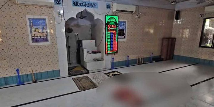 খুলনায় মসজিদের ভেতরে দুই মুসল্লিকে গুলি