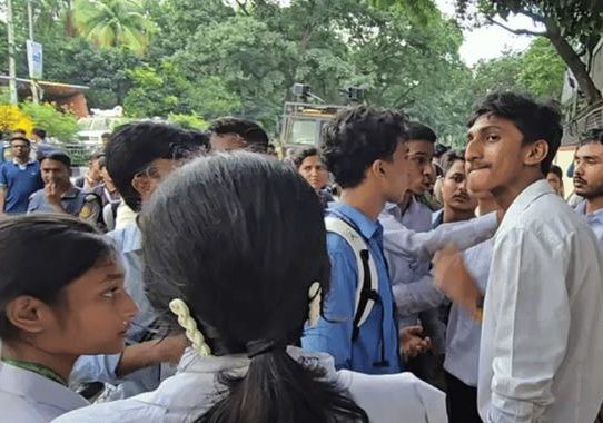 ছয় দফা দাবি, আন্দোলনরত শিক্ষার্থী, শিক্ষামন্ত্রী