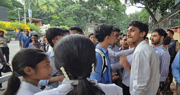 ছয় দফা দাবি, আন্দোলনরত শিক্ষার্থী, শিক্ষামন্ত্রী