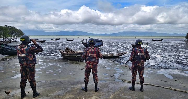 রোহিঙ্গা অনুপ্রবেশ ঠেকাতে টেকনাফ সীমান্তে বিজিবি