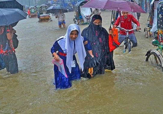 টানা বৃষ্টিতে চট্টগ্রামে জলাবদ্ধতা