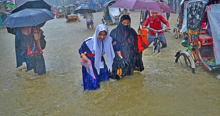 টানা বৃষ্টিতে চট্টগ্রামে জলাবদ্ধতা