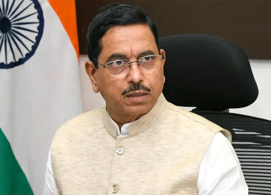 ভারতের নতুন শিক্ষামন্ত্রী হলেন প্রহ্লাদ যোশী