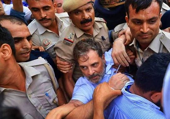 দিল্লিতে বিক্ষোভ থেকে রাহুল, প্রিয়াঙ্কা ও অখিলেশ আটক