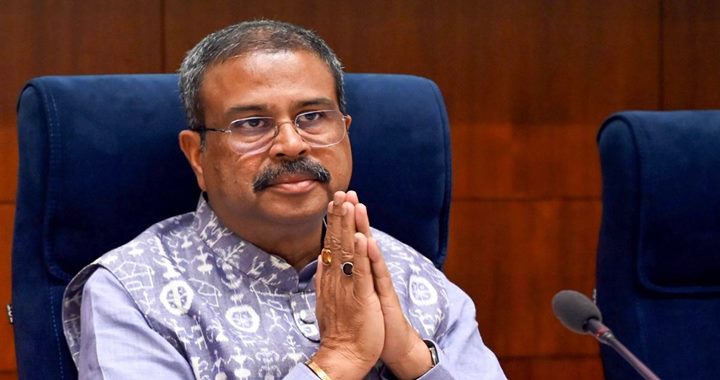 প্রশ্নফাঁস আন্দোলন থেকেই উত্থান, প্রশ্নফাঁসে পতন