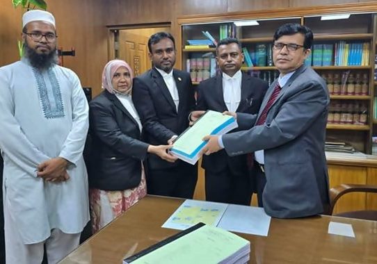 হাসিনাসহ ৪১ জনের বিরুদ্ধে অভিযোগ দাখিল