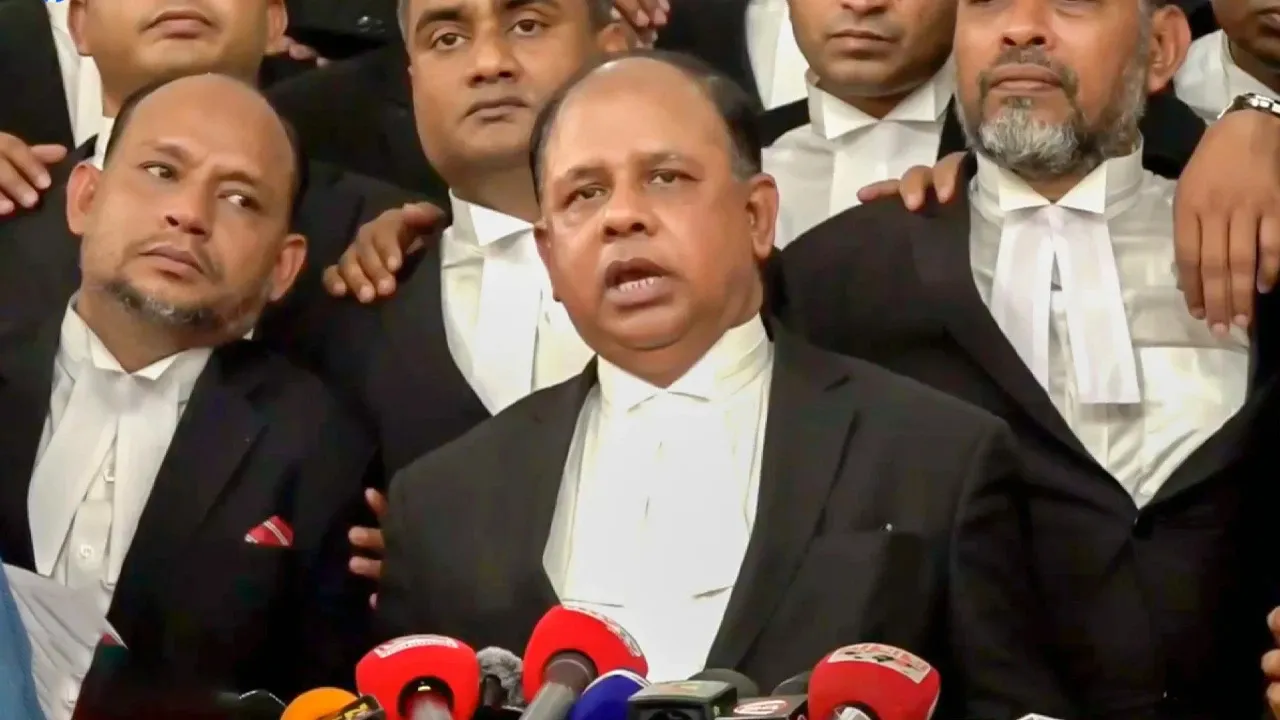 হাসিনা কোন মর্যাদায় ভারতে, জানে না বাংলাদেশ