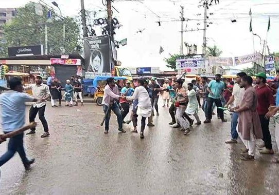 বরিশাল ও নারায়ণগঞ্জে ছাত্রদল-ছাত্রশিবির সংঘর্ষ
